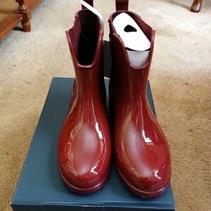 NIB Tommy Hilfiger signature stripe rainboots.